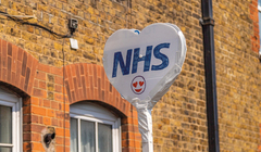 Наши рассказали: NHS — любовь и ненависть