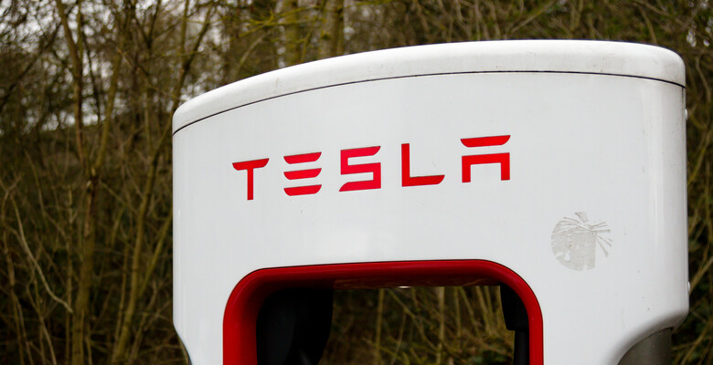 Зарядная станция Tesla Supercharger в Рединге. Фото: 123rf.com