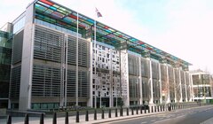 Никакой роскоши: МВД Великобритании запретило просителям убежища покупать меха и цветы