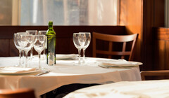 Плата за сервис: новый закон о чаевых спровоцировал появление дополнительных сборов