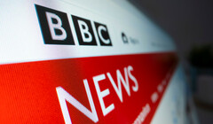 Двое топ-менеджеров Би-би-си объявили об отставке после обвинений в манипуляции с речью Дональда Трампа