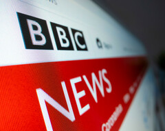 Двое топ-менеджеров Би-би-си объявили об отставке после обвинений в манипуляции с речью Дональда Трампа