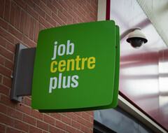 Безработица в Британии достигла максимума за четыре года