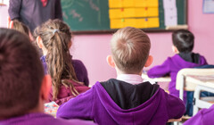 Лес рук: названы районы — лидеры Англии по качеству школьного образования