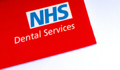 Сами с зубами: кризис в NHS вынуждает пациентов прибегать к самолечению