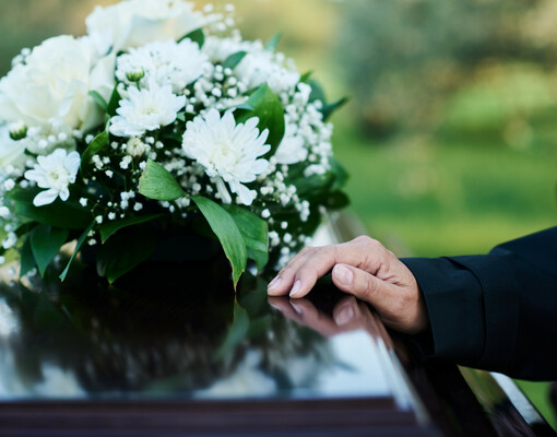 Дело жизни и смерти: в Англии назрела необходимость жесткого регулирования похоронной отрасли