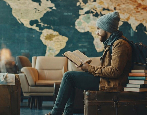 Литературный критик Денис Безносов: «Главная психокультурная особенность в образе эмигранта — травма»