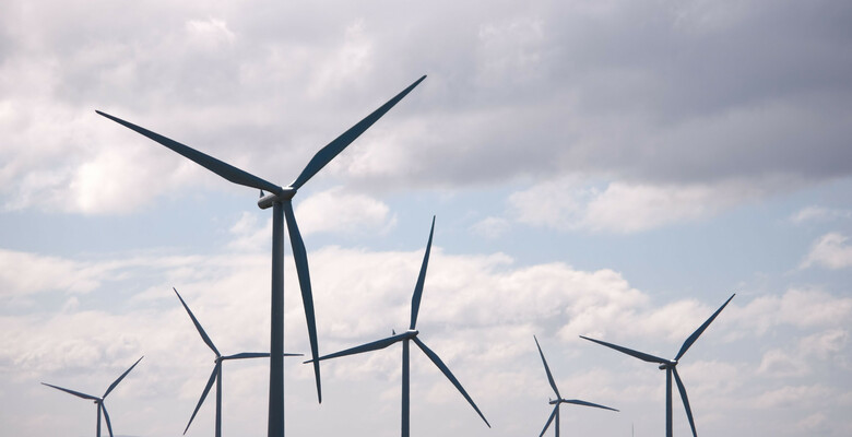 Ветряные турбины на ветроэлектростанции в Шотландии. Фото: 123rf.com