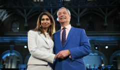 Знакомая компания: консерваторы собираются у Найджела Фараджа