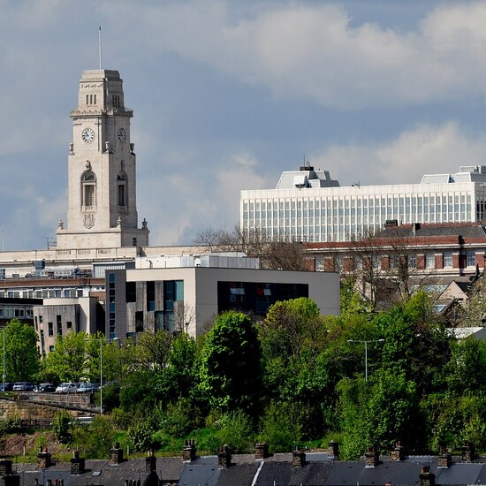 Из промышленного города в теххаб: Барнсли был выбран для масштабного внедрения ИИ