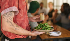 Соей сыт не будешь: почему закрываются веганские кафе и рестораны?