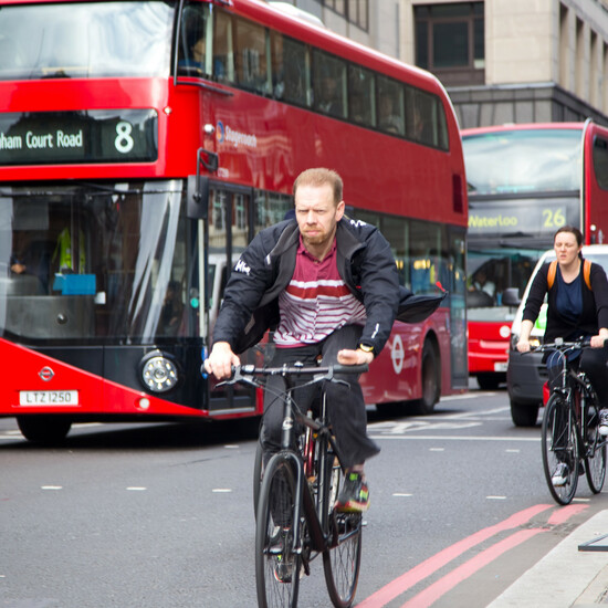 Быстрые и опасные: в Лондоне растет число тяжелых аварий с электровелосипедами