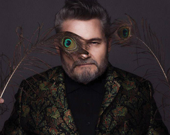 «Англичанки исторически не самые гламурные женщины»: интервью с историком моды Александром Васильевым