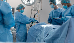 Состояние NHS: очереди на плановое лечение сократились, но отделения неотложной помощи по-прежнему в кризисе