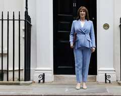 Экономика падает, безработица растет: что выяснилось из весеннего заявления Рейчел Ривз 