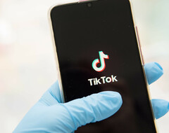 Семья из Шотландии полтора года добивалась от врачей диагноза для дочери. Помощь пришла из TikTok