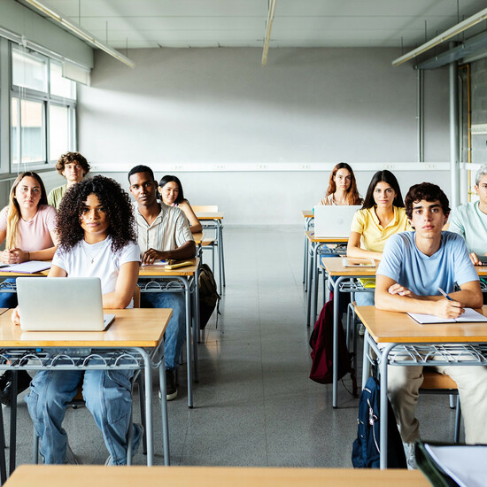 На новых курсах V-level будут учить финансам, педагогике и цифровым навыкам