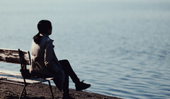 Чат-боты, удаленная работа, соцсети: что является причиной эпидемии одиночества среди молодых людей?