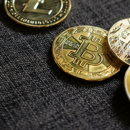 Правительство ограничивает пожертвования политическим партиям из-за рубежа