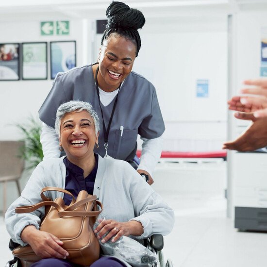 Британцы впервые за семь лет стали чаще хвалить NHS