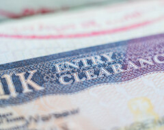 Великобритания повысит сборы для большей части виз — в том числе туристических