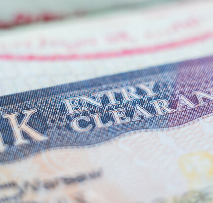 Великобритания повысит сборы для большей части виз — в том числе туристических