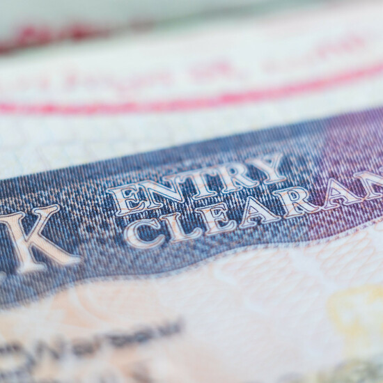 Великобритания повысит сборы для большей части виз — в том числе туристических