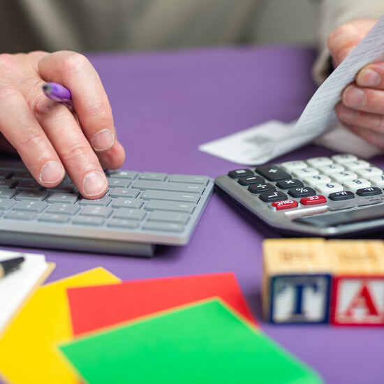 Налоги, вычеты и отчетность: что изменится для самозанятых, удаленных работников и наследников сельхозугодий?