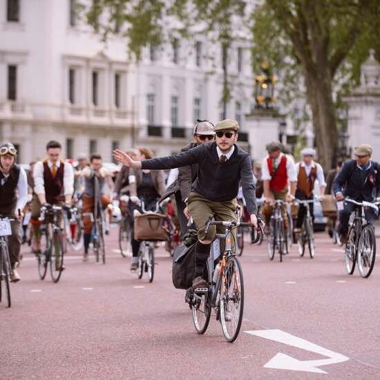 Дух старой Англии: в Лондоне пройдет винтажный велопробег Tweed Run