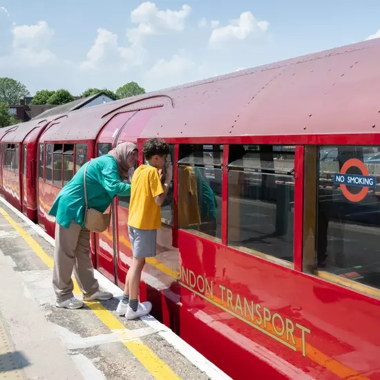 В атмосфере ар-деко: по Лондону можно будет проехать на старинном поезде 1938 года
