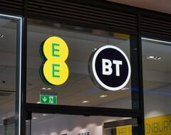 Медленно и с наценкой: британские мобильные операторы могут ограничить покрытие сетей