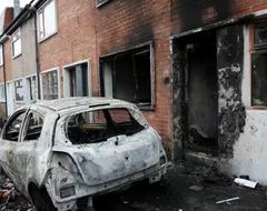 В Белфасте прошли протесты после нападения мигранта с ножом на местного жителя