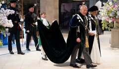 Карл III принял титул защитника всех конфессий Британии и вызвал религиозные споры