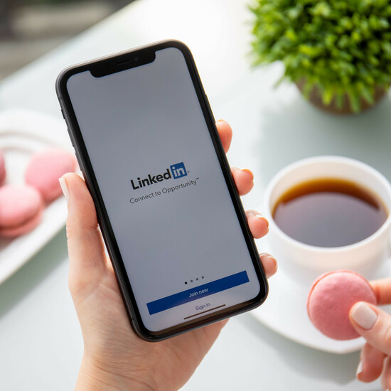 От деловых контактов к личным: LinkedIn используют для романтических знакомств