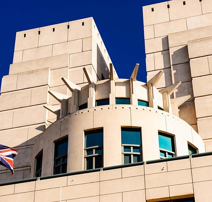Шпионы-профессионалы признали MI6 лучшей разведкой в Европе 